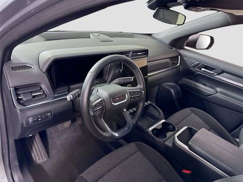 Used 2025 GMC Terrain Elevation image 3