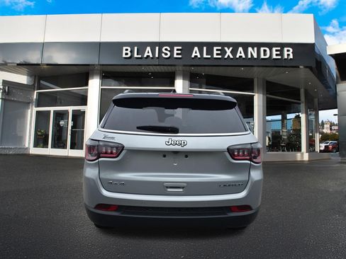Used 2025 Jeep Compass Limited AWD/4WD image 4