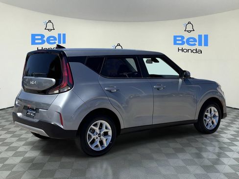 Used 2025 Kia Soul LX w/ LX Technology Package FWD image 4
