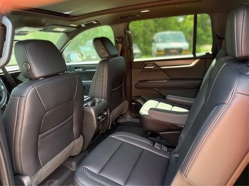 New 2026 GMC Acadia Elevation w/ Elevation Premium Package AWD/4WD image 12