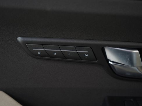 Used 2015 Land Rover Range Rover Evoque Pure image 21