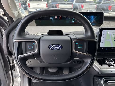 Used 2025 Ford Expedition Platinum AWD/4WD image 25
