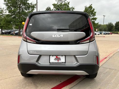 Used 2025 Kia Soul LX w/ LX Technology Package FWD image 7