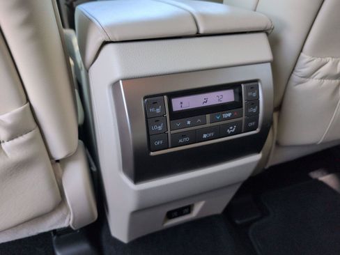 Certified 2020 Lexus GX 460 Premium w/ Premium Package AWD/4WD image 17
