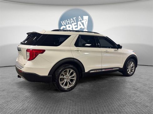 Used 2020 Ford Explorer XLT w/ Equipment Group 202A image 3