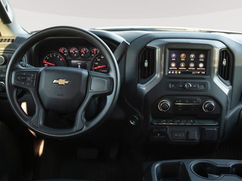 Used 2025 Chevrolet Silverado 1500 Custom image 3