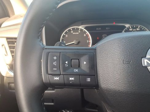 Certified 2025 Nissan Rogue SV FWD image 18