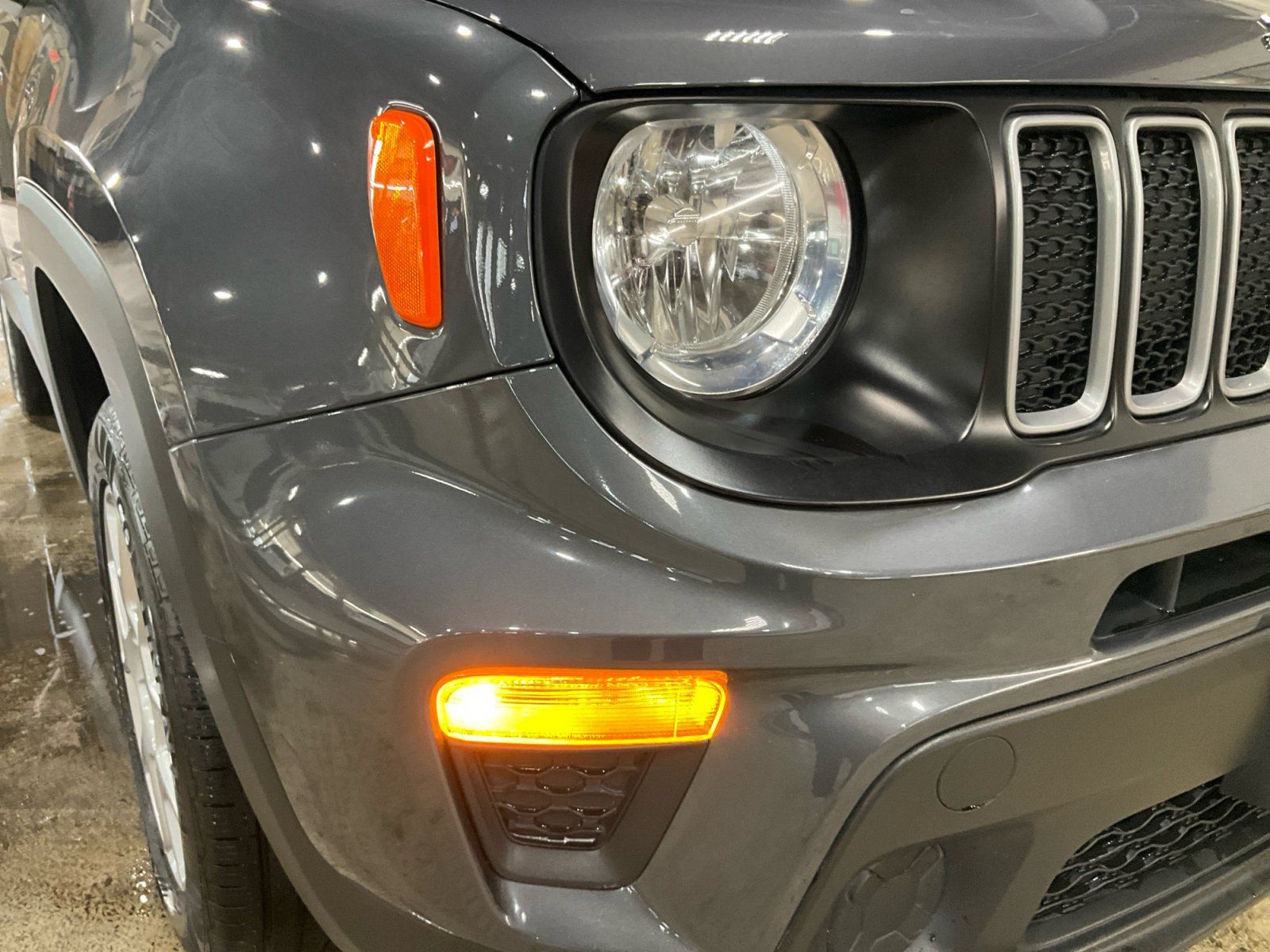 Used 2023 Jeep Renegade Latitude AWD/4WD image 30