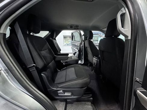 Used 2024 Ford Explorer XLT RWD image 14