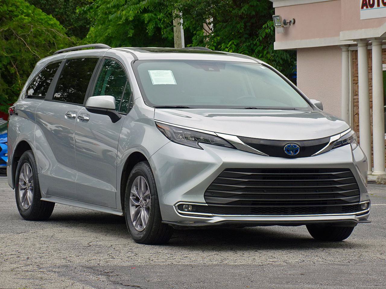 Used 2024 Toyota Sienna XLE FWD image 7
