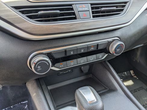 Used 2025 Nissan Altima 2.5 SV FWD image 24