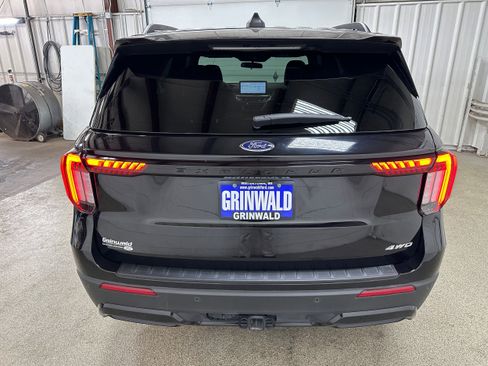 Certified 2025 Ford Explorer ST-Line image 28