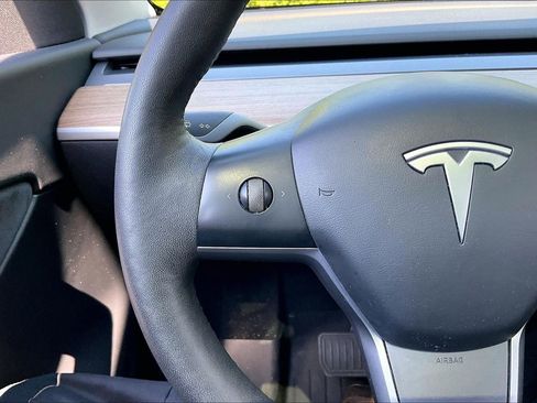 Used 2022 Tesla Model Y Long Range AWD/4WD image 15