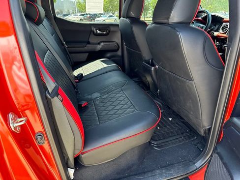 Used 2018 Toyota Tacoma TRD Sport w/ Technology Package AWD/4WD image 15