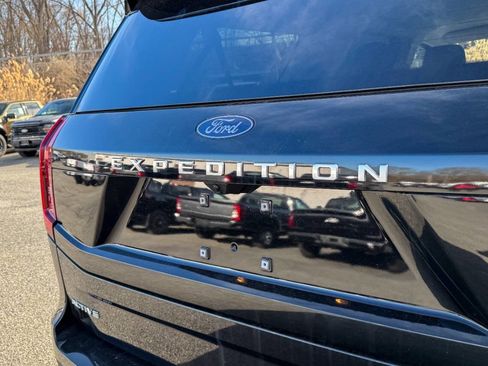 Used 2025 Ford Expedition Max Active AWD/4WD image 16