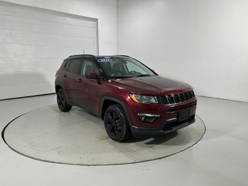 Used 2021 Jeep Compass Latitude w/ Sun and Sound Group AWD/4WD image 2