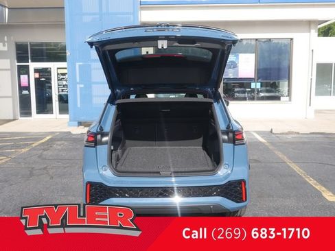 Used 2025 Volkswagen Tiguan SEL R-Line AWD/4WD image 17
