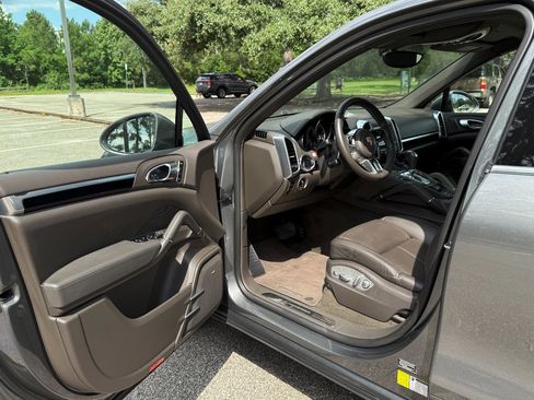 Used 2015 Porsche Cayenne Diesel image 6