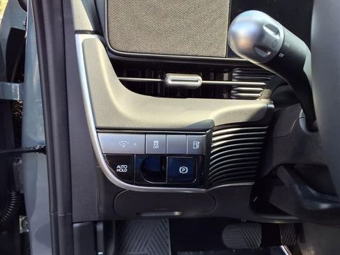 Certified 2025 Hyundai Ioniq 5 SE image 13