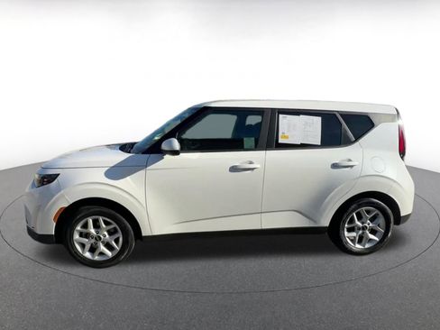 Used 2025 Kia Soul LX w/ LX Technology Package image 9