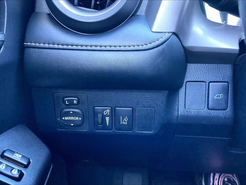 Used 2018 Toyota RAV4 XLE image 33