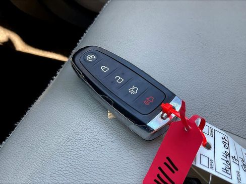 Used 2017 Ford Escape Titanium image 13