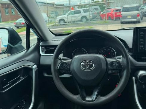 Used 2022 Toyota RAV4 LE AWD/4WD image 22
