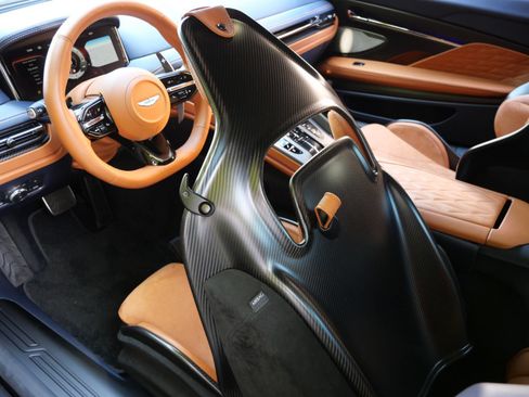 Used 2024 Aston Martin DB12 Coupe RWD image 28