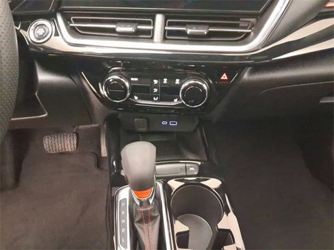 Used 2025 Chevrolet Trax RS w/ Sunroof Package image 21