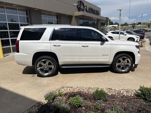 Used 2020 Chevrolet Tahoe Premier w/ Premier 6.2L Value Package image 11