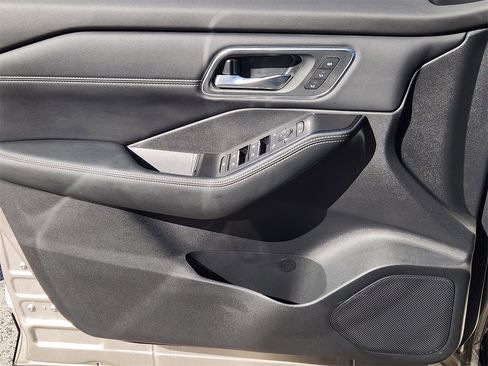 New 2026 Nissan Rogue Platinum image 16