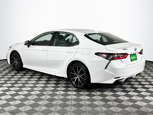 Used 2022 Toyota Camry SE FWD image 6