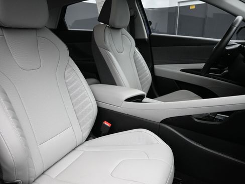 Used 2023 Hyundai Elantra Limited image 27