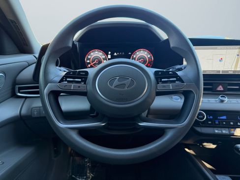 Used 2024 Hyundai Elantra SEL image 12