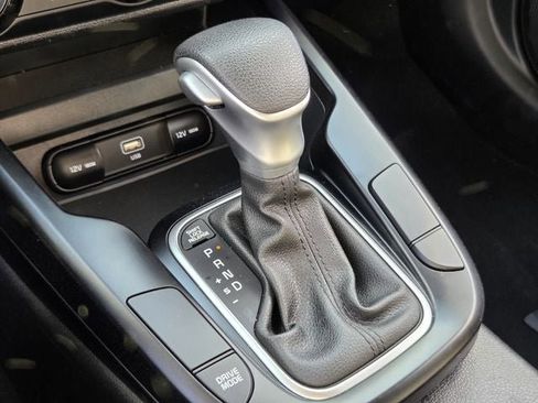 Used 2025 Kia Soul LX image 17