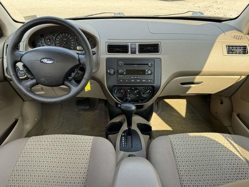 Used 2007 Ford Focus S FWD image 2