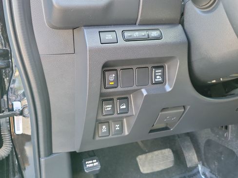 Used 2023 Nissan Frontier PRO-4X w/ Pro-4X Premium Package AWD/4WD image 21