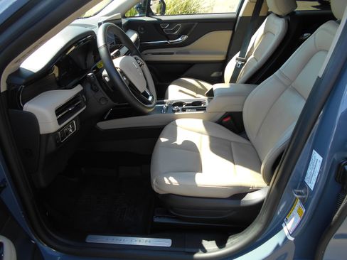 Used 2025 Lincoln Corsair Grand Touring w/ Equipment Group 302A AWD/4WD image 2