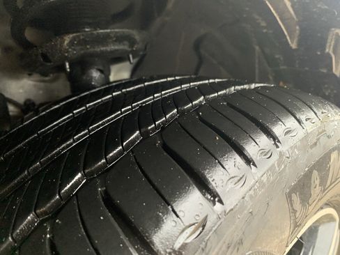 Used 2025 Volvo XC40 B5 Core image 12