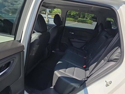 Used 2023 Nissan Rogue SL FWD image 5