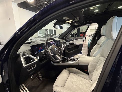 Used 2024 BMW X7 xDrive40i w/ M Sport Package AWD/4WD image 5