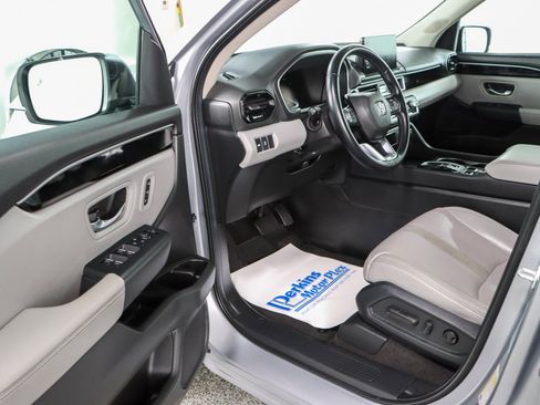 Used 2024 Honda Pilot EX-L image 3