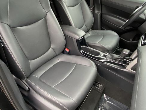 Certified 2024 Toyota Corolla Cross XLE w/ Convenience Package FWD image 11