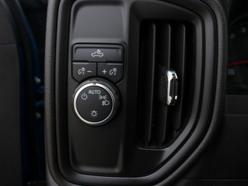 Used 2022 Chevrolet Silverado 1500 Custom image 39