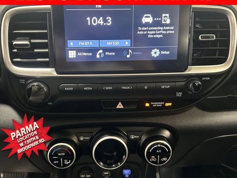 Used 2021 Hyundai Venue SEL image 15