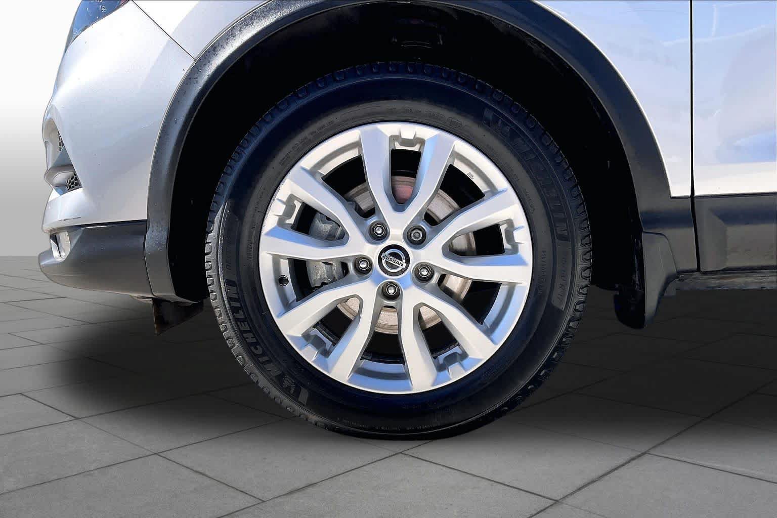 Used 2021 Nissan Rogue Sport SV FWD image 11
