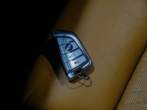 Used 2022 BMW 750i xDrive w/ Luxury Rear Seating Package AWD/4WD image 84