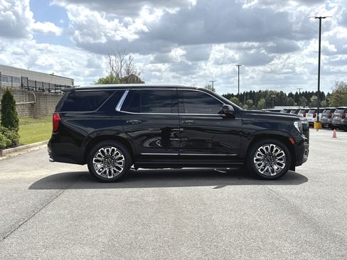 Used 2024 GMC Yukon Denali Ultimate AWD/4WD image 11