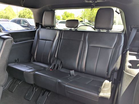 Used 2020 Ford Expedition XLT w/ Equipment Group 202A AWD/4WD image 33