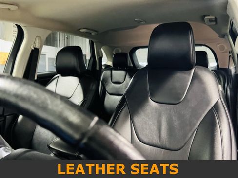 Used 2022 Ford Edge Titanium image 3